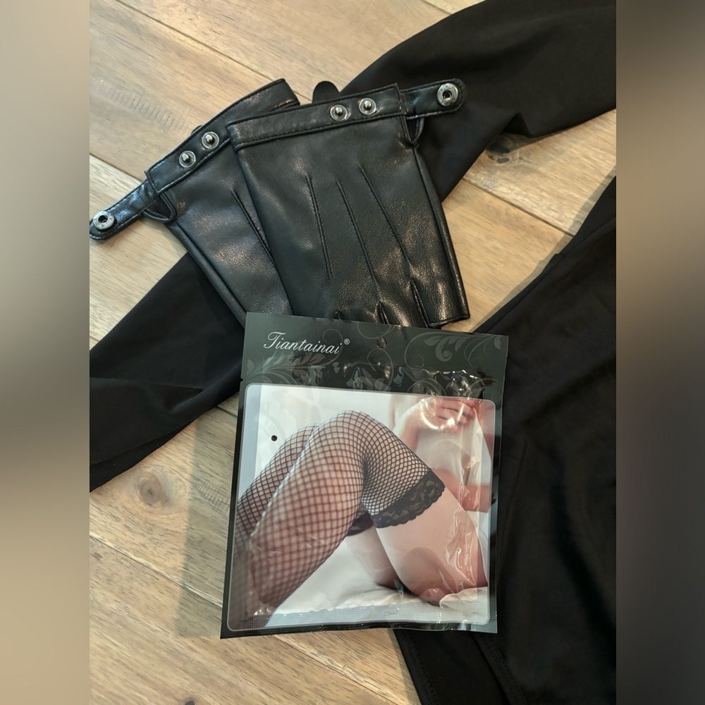 Women’s Swat costume NWOT - Picture 4 of 4